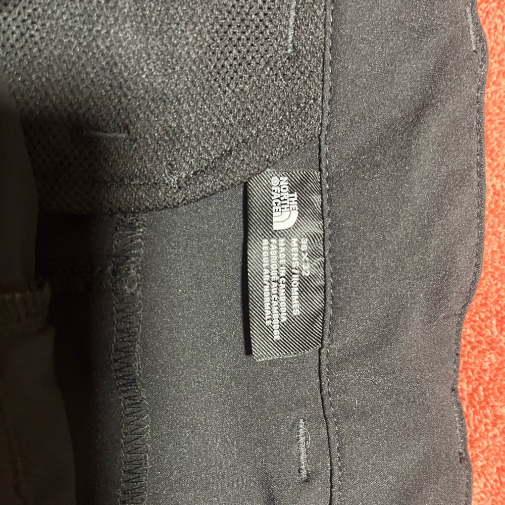 The North Face Paramount Zip-Convertible Travel Softshell Pants, 36x32 - Picture 3 of 10